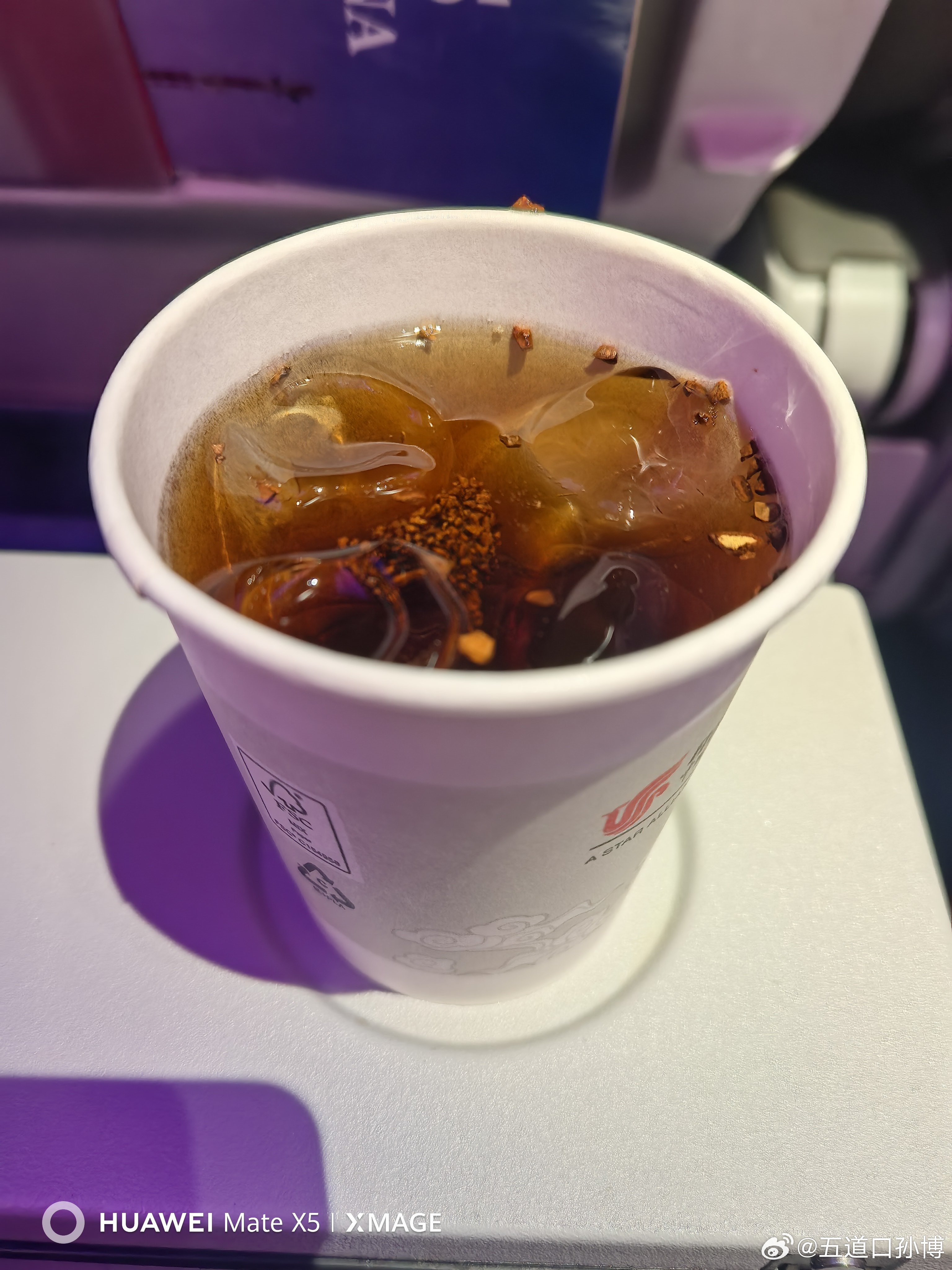 国航的这个咖啡，苦味适中很合口味，结果一问是跟瑞幸合作的