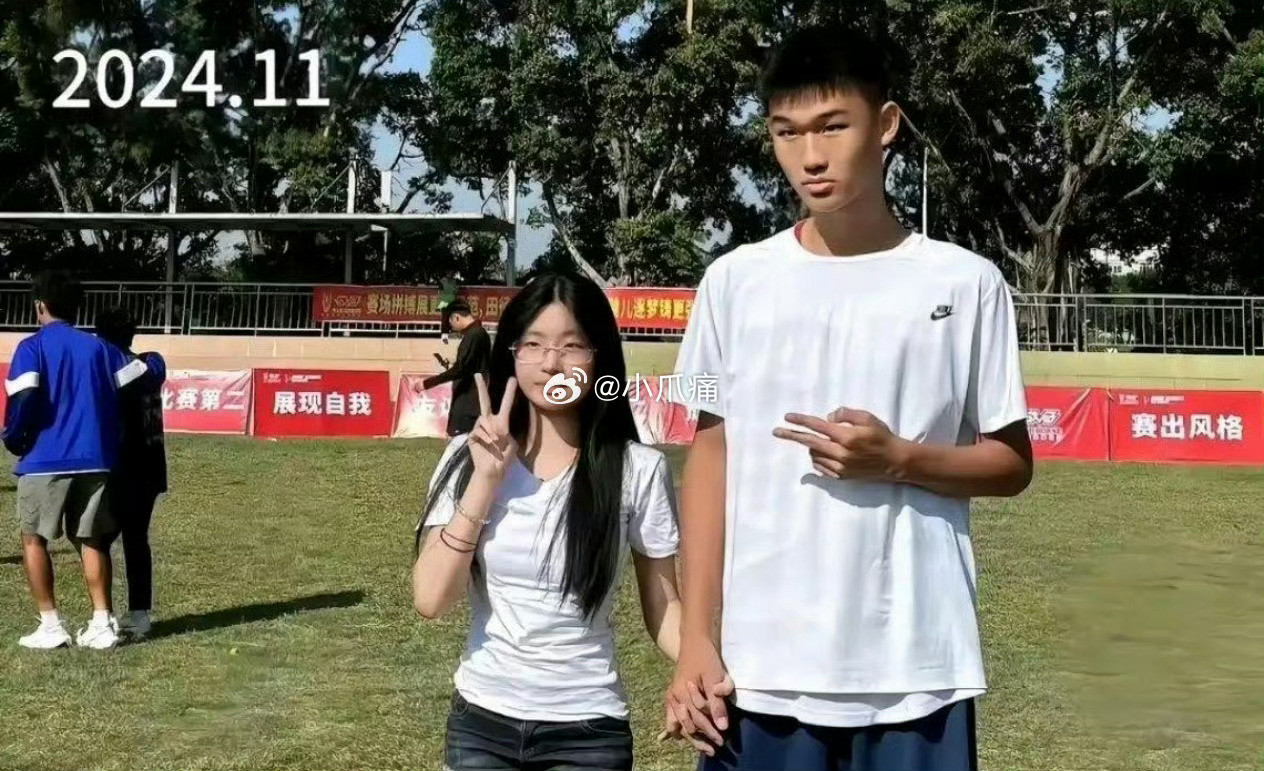 从高中到大学，女朋友渐渐成为了自己攀不上的样子，美成女明星。​​​