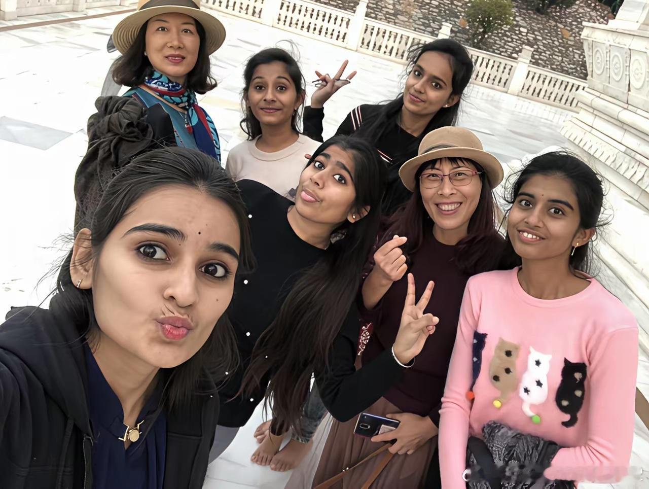 崇洋媚外在咱国内这现象一直挺扎眼。本来咱们国家生活水平已经大幅度提高了，但在外国