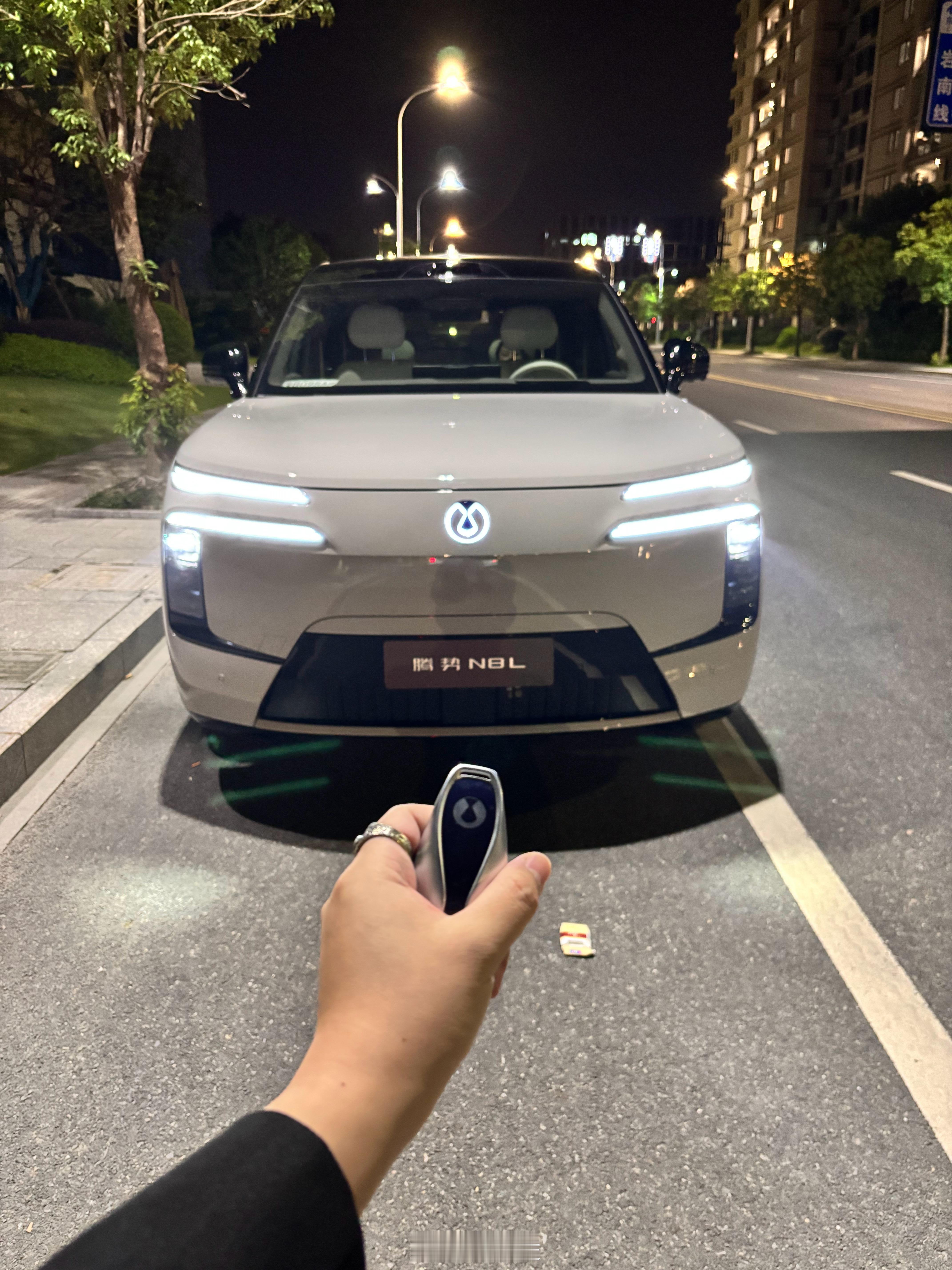 腾势N8L排面了吧！要不要请你吃碗大排面？