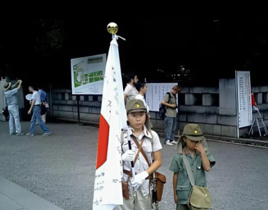 日本开始总动员了，要睁开眼了！日本印制了儿童版《防卫白皮书》，向全国小学生分发，