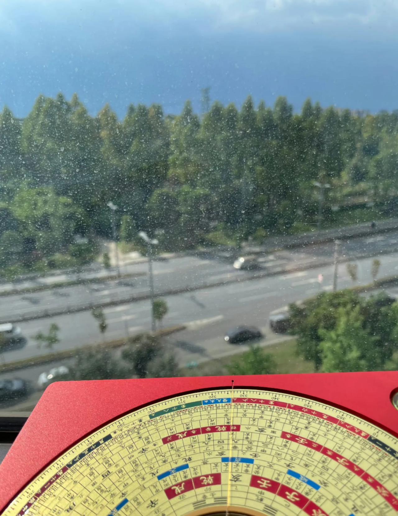 今日运势：乙巳年辛巳月丙戌日2025.5.17日鼠：小吉人际关系佳牛：