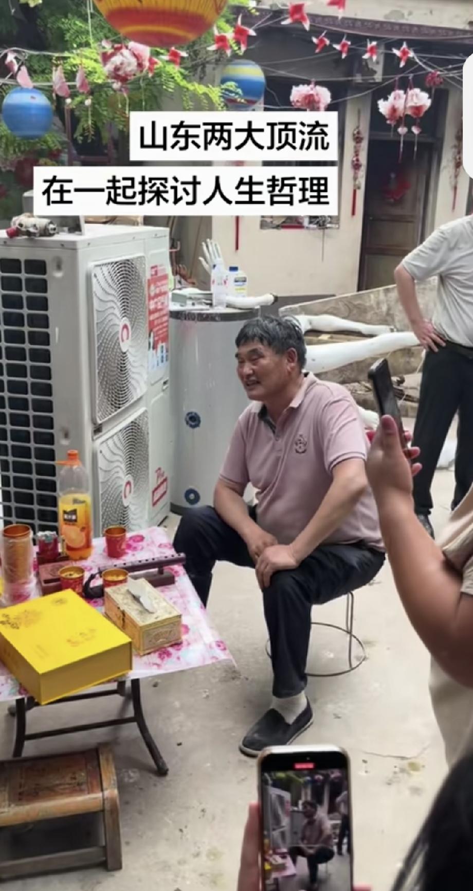 明星和网红的格局到底差多少？网红姜涛近日拜访大衣哥，大衣哥一句话点破了他的问题