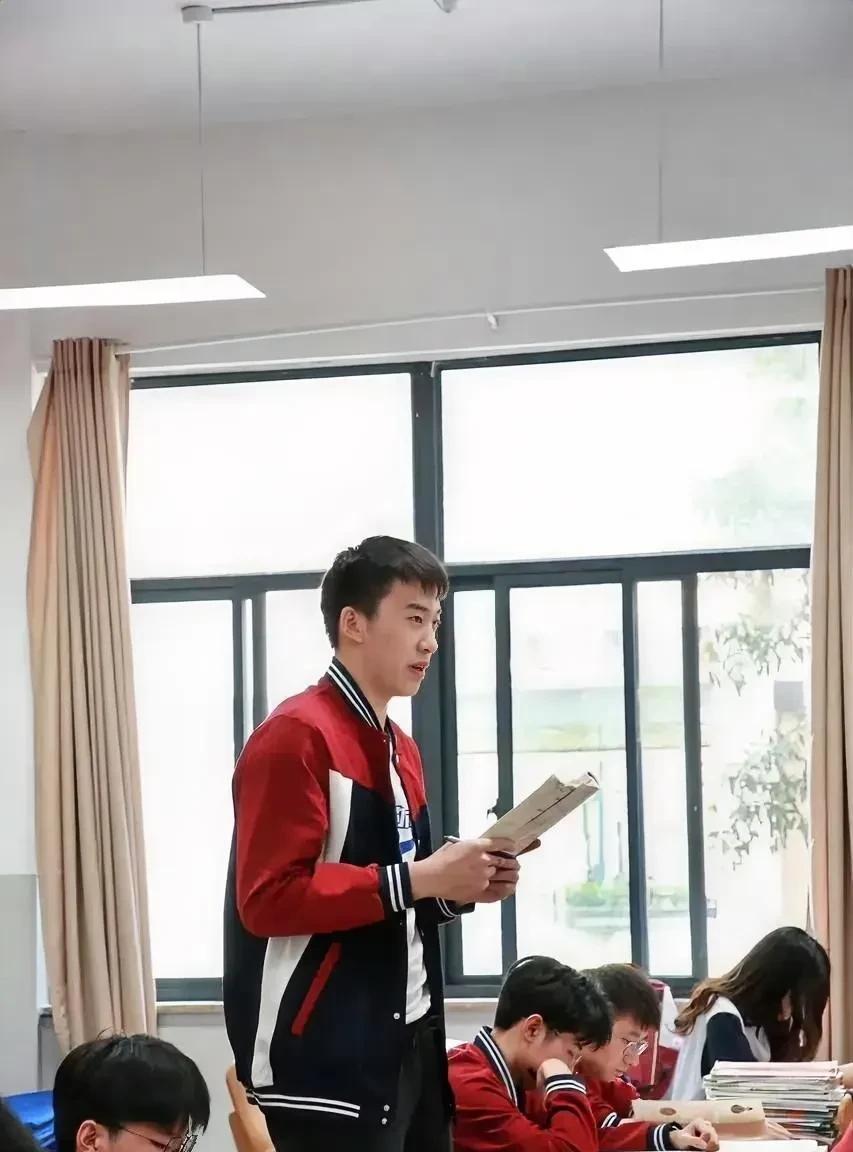 专门去查了一下不查不知道，一查吓一跳！没想到王俊杰是中国男篮唯一没有假期的