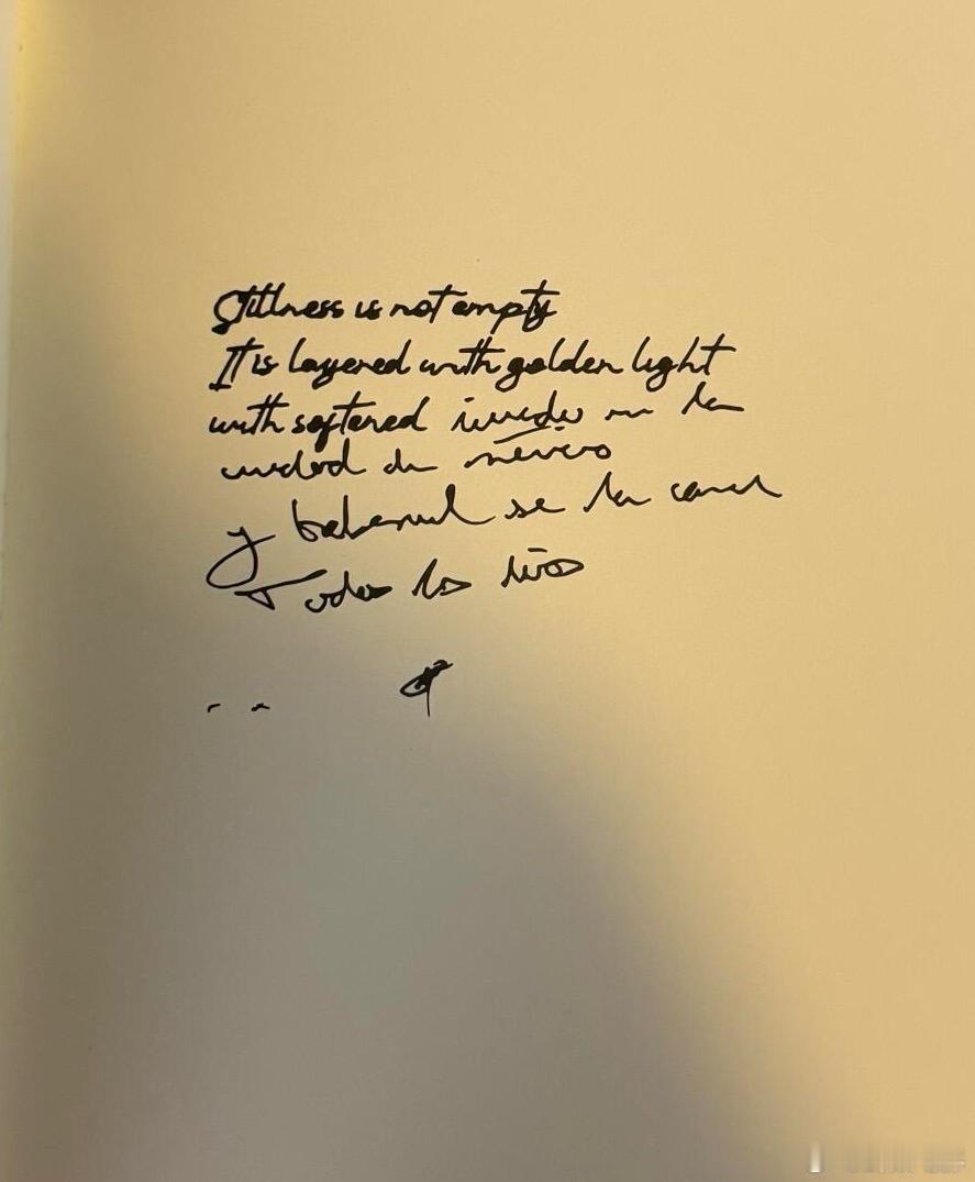 檀健次手写英文檀健次笔记本里的英文是自己手写的哎啊，真的好用心了，写的字好好看