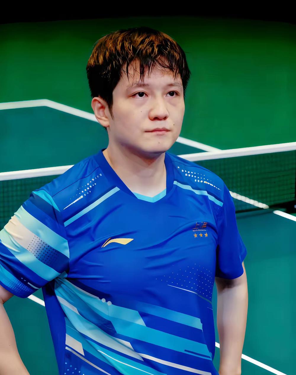 果不其然！现在的樊振东，早没了当年“小胖”的乐呵呵，浑身都透着沉甸甸的压力！