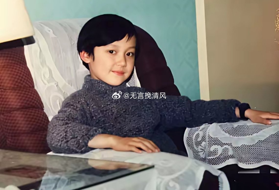 冯绍峰小时候真是惊为天人，他和赵丽颖的儿子想想，以后肯定也不错！​​​