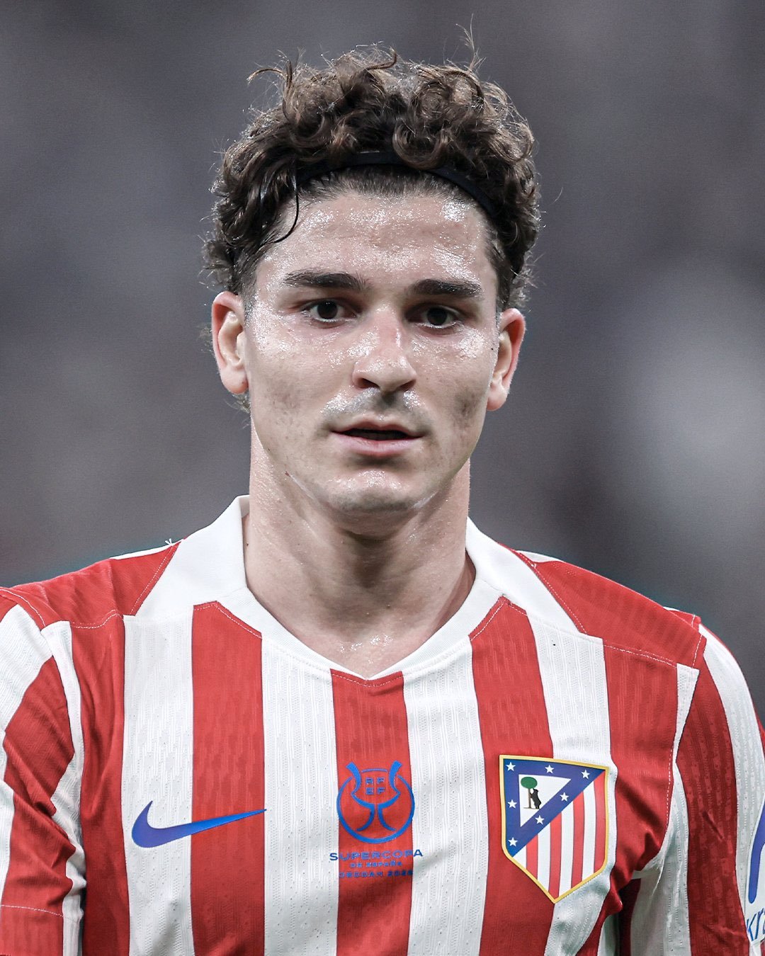 加泰电台：尽管朱利安·阿尔瓦雷斯在公开场合表现得对转会不感兴趣，但这位球员确实想