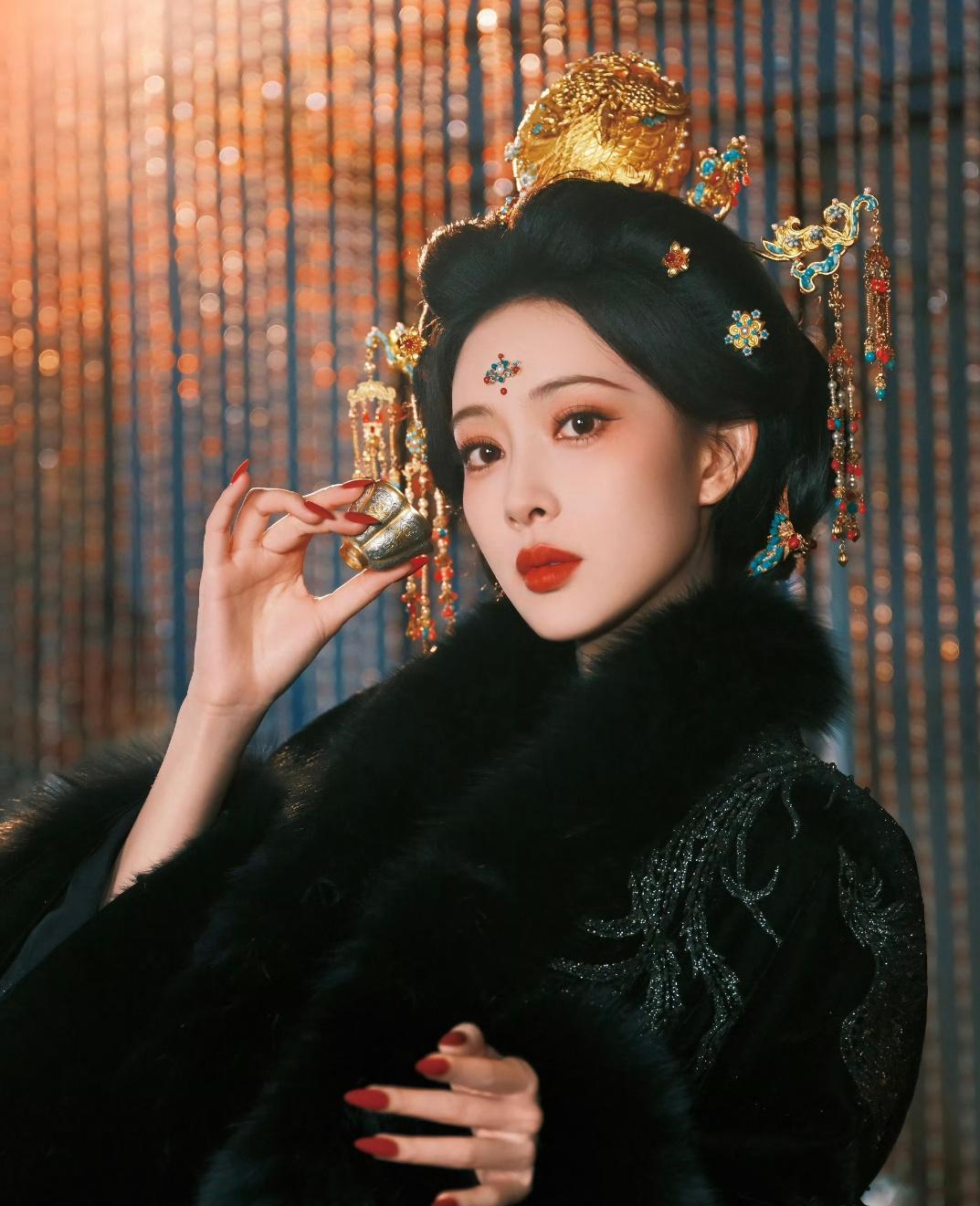 孟子义最新的电视剧开机，定妆照出来了，很多人说：有点难看，一个定妆太显老，感觉有