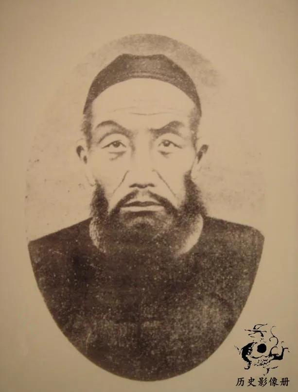 我就真的很奇怪曾剃头这号人怎么就能舔着个脸帮着满清杀汉人，镇压太平军呢？我后
