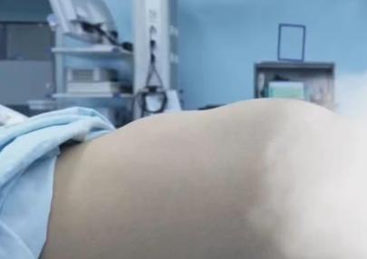 14岁女孩肚子大得像"怀孕好几个月"，妈妈以为吃胖了，医院一查竟是卵巢里长了个"