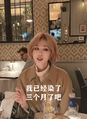 刘诗诗在私底下吃饭都得保持优雅，感觉好累啊！刘冲问她头发是真的还是假的，杨紫在
