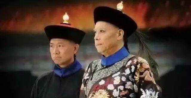 魏忠贤，"九千九百岁"，全国替他建生祠，满朝文武给他下跪。刘瑾，被凌迟处死，家里