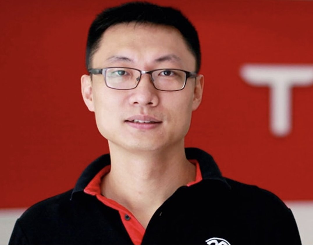 【获52万份股票期权】特斯拉正把重磅赌注押在朱晓彤（TomZhu）...