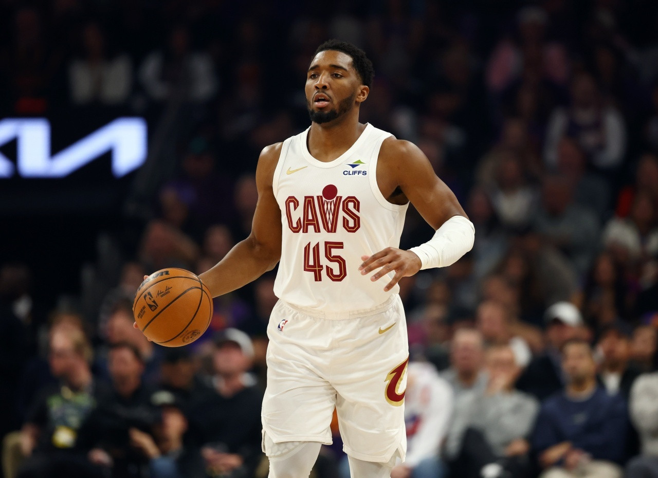 骑士是目前联盟中唯一拥有三位场均命中3记三分球员的球队！克利夫兰骑士