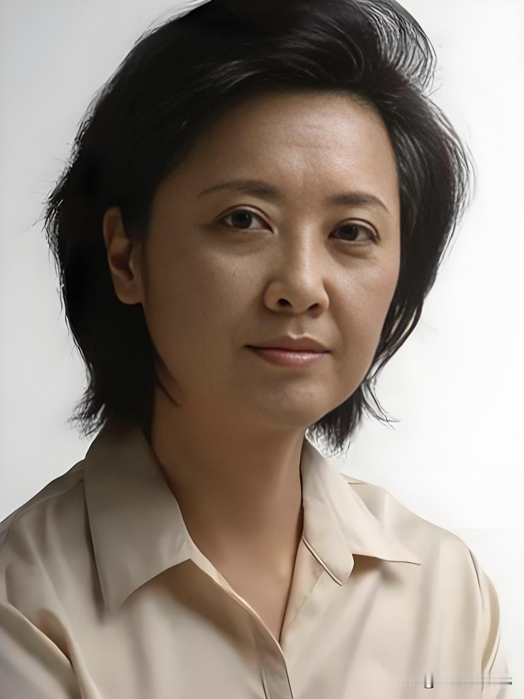 岁月不败美人骨，朱琳一笑，仍是女儿国主那眼波里的万水千山。岁月，让你明白什么道理