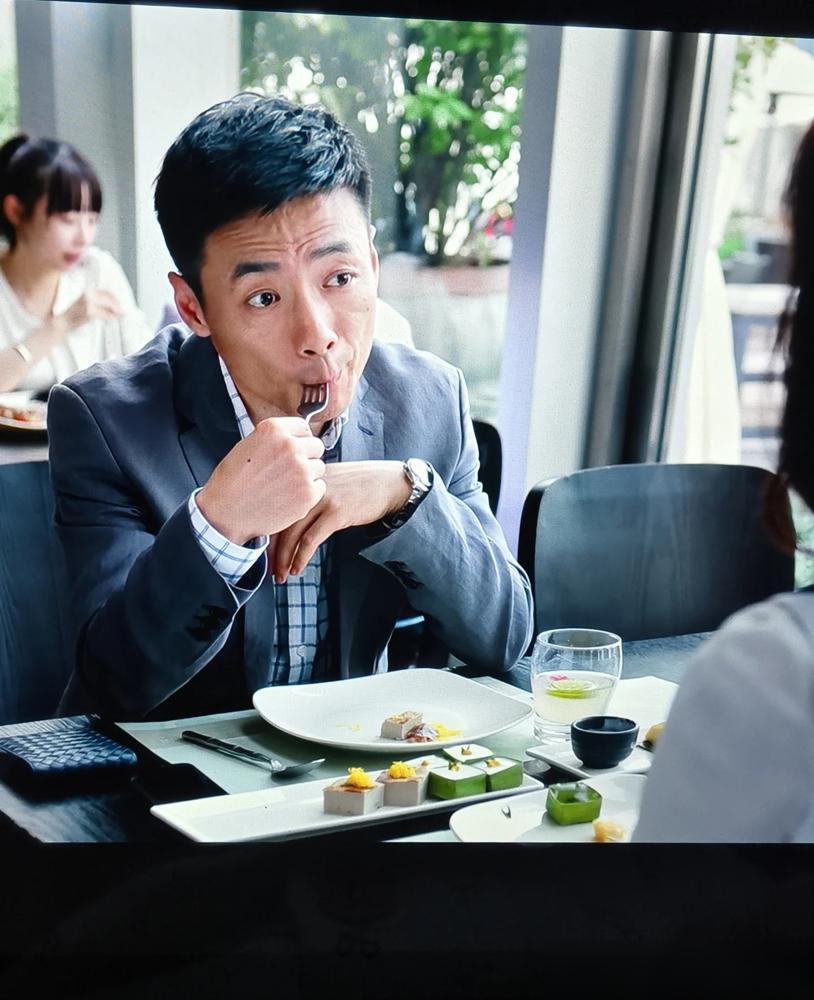 《欢乐颂》里有个经典场面。之前重刷这段的时候我都看笑了，真要是有大几千万身家