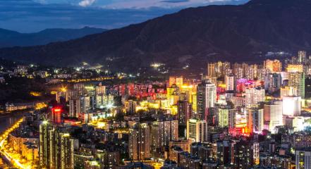 它不在成都，不在绵阳，在四川最南端的攀枝花市——一座全年阳光灿烂、四季鲜花不断的