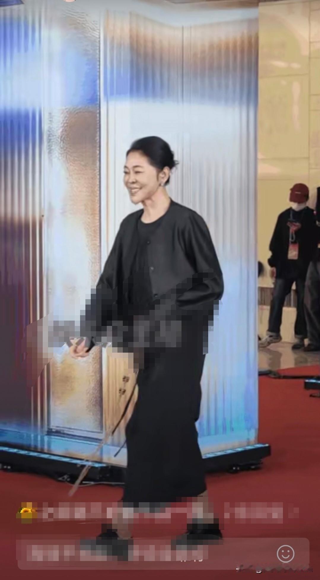 恕我直言！女人上了点年龄，胖瘦真的跟漂不漂亮，没有多大关系！你看倪萍，没