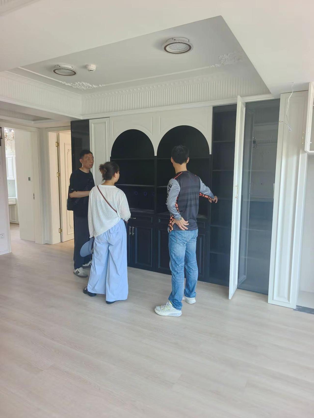 粉丝参观银丰玖玺城四期融和府144平法式装修工地！装修工地是最能反应设计能力，装
