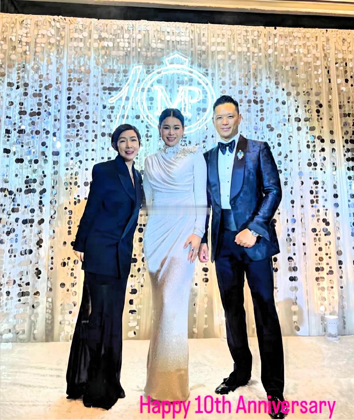 胡杏儿和老公举办结婚10周年纪念日聚会，好热闹，时间真快，她结婚都这么长时间了！