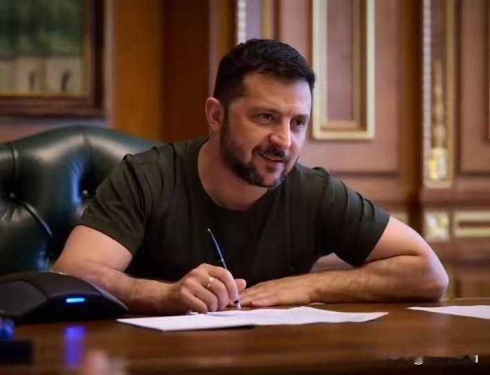 1. 乌军在红军城被包围1万多人泽连斯基乱咬中国:俄乌冲突中,俄军包围超1万乌