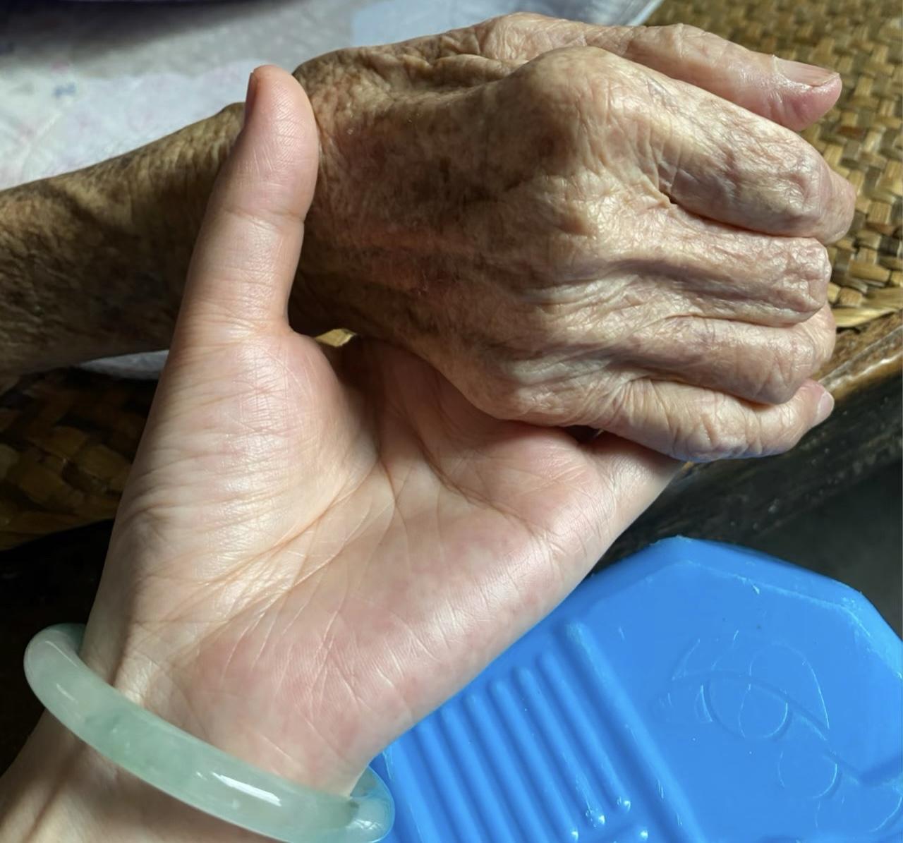 我的天呐！村里那位109岁高龄的老太太，下个月就要迎来110岁大寿啦，谁能想到，