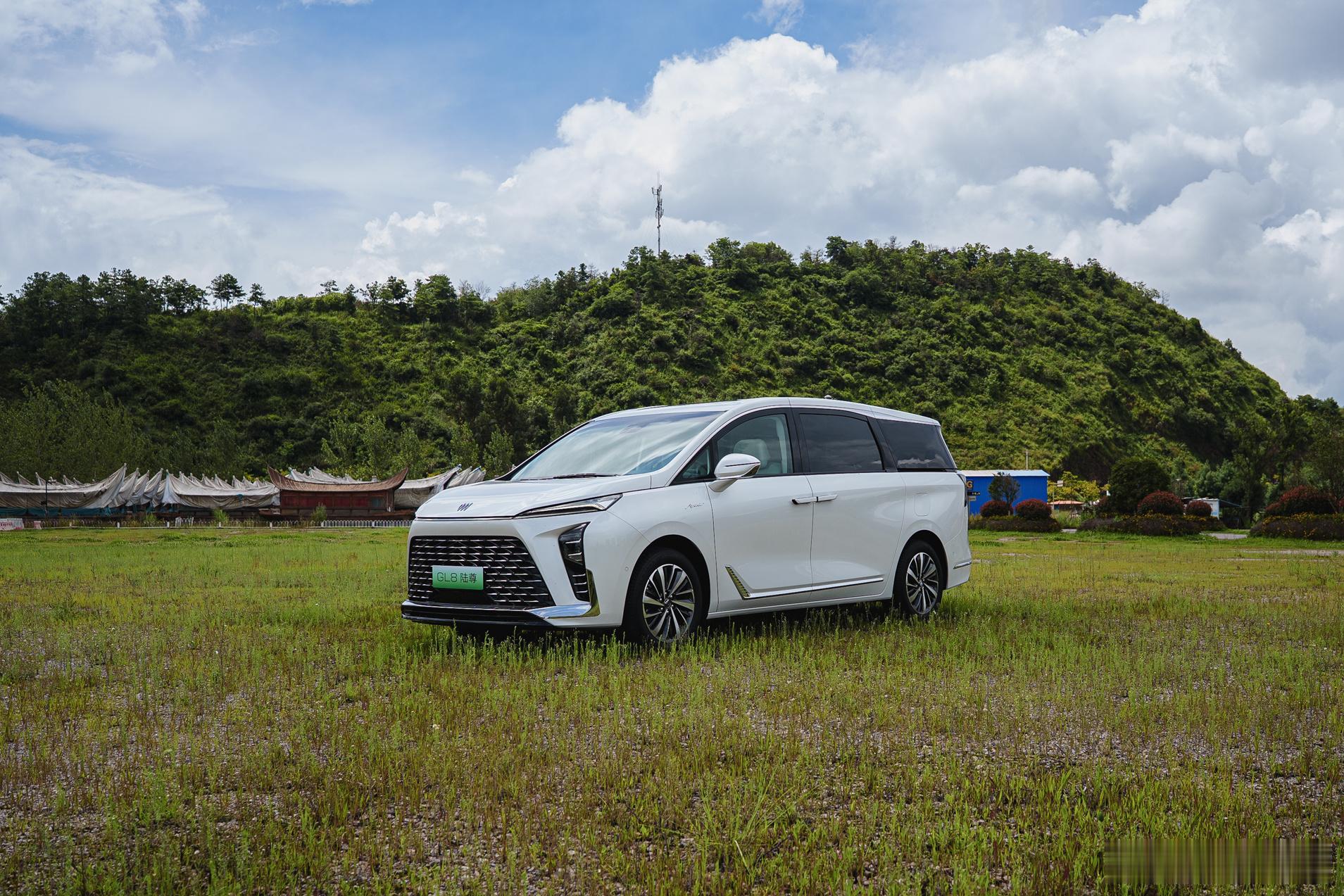 别克GL8陆尊PHEV，35.4度三元电池，15min的30%-80%快充，三