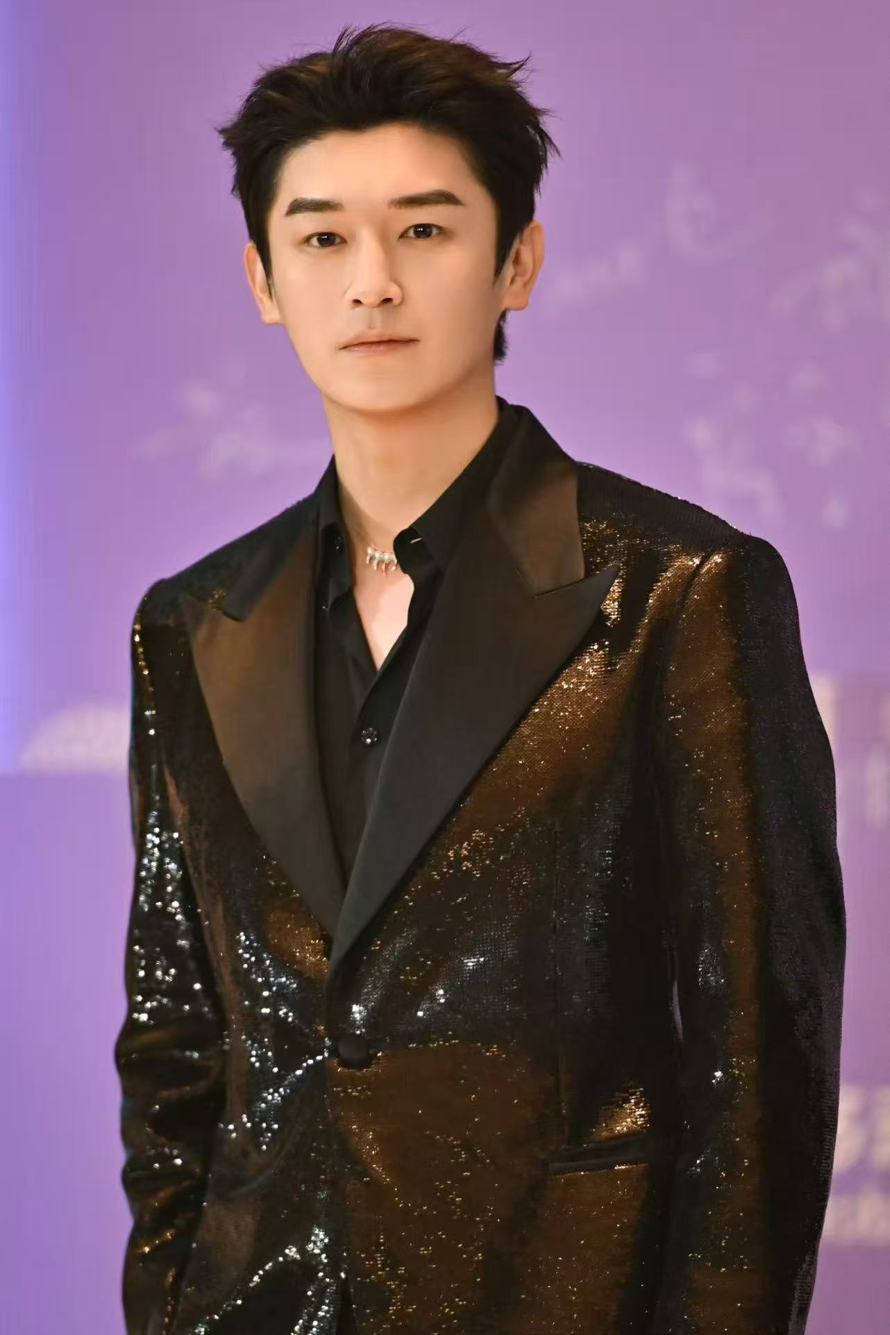 尖叫之夜红毯尖叫之夜红毯男艺人：黄景瑜、杨旭文、刘宇宁、檀健次、侯明昊等，大家不