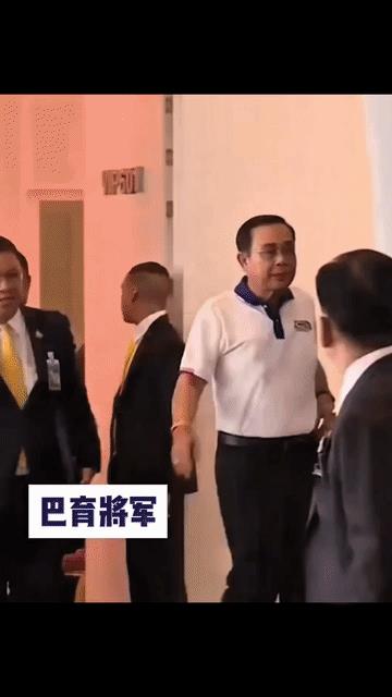 巴育绝对是开始蠢蠢欲动，半路杀了个阿努廷，这明显不在他想要的节奏，阿努廷投靠人民