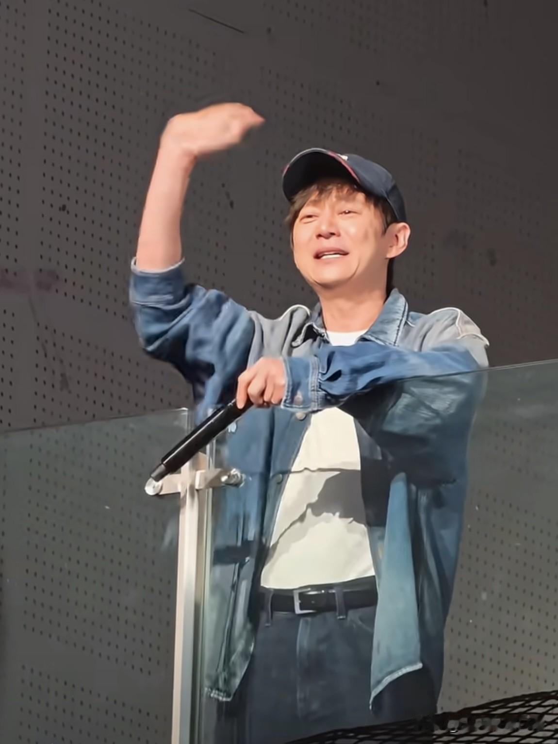 谢娜成都演唱会，李小冉去了，我不意外，林志颖去了，我也不意外，而最让我意外的是何