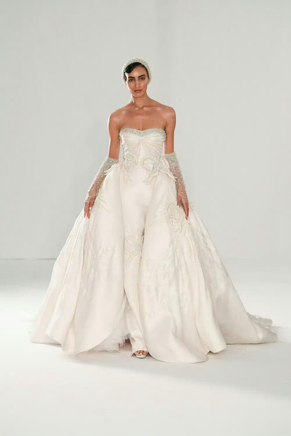 白鹿高定抹胸白裙白鹿白色高定抹胸裙白鹿白色高定抹胸裙，好看，🙌[打c