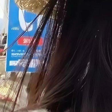 种植玫瑰的种植方法一、玫瑰的属性是耐旱怕涝，采用盆栽就要应该使用无釉陶土盆，记