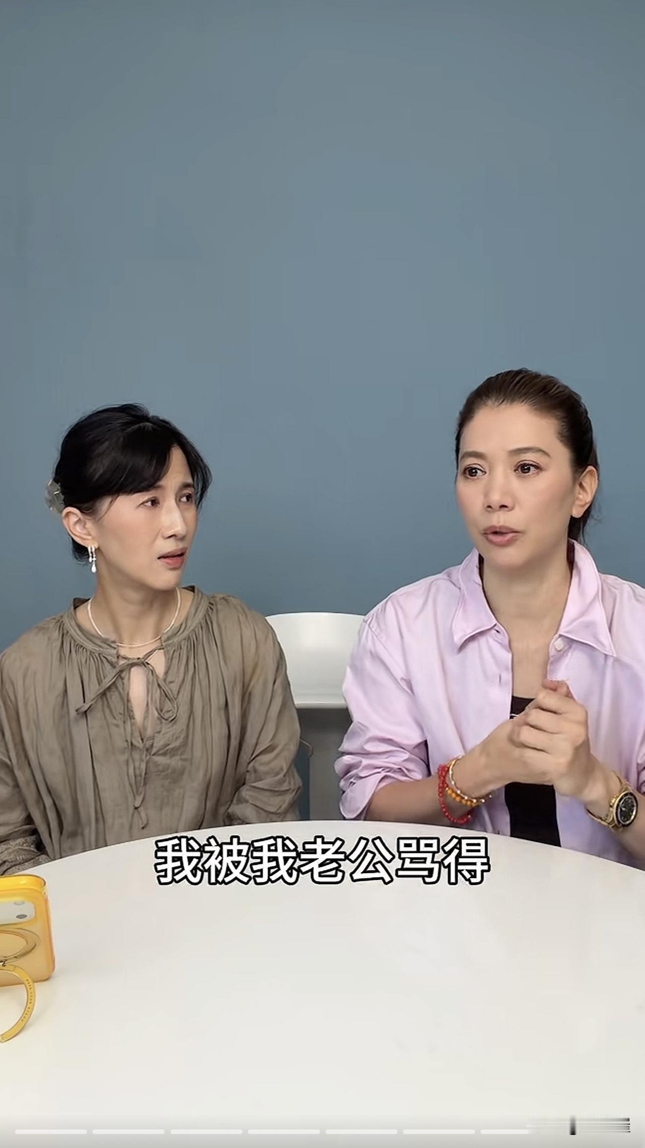 袁咏仪说：“去年我搬家时，被张智霖骂得狗血淋头，因为仓库里面有三个大箱子，都是…