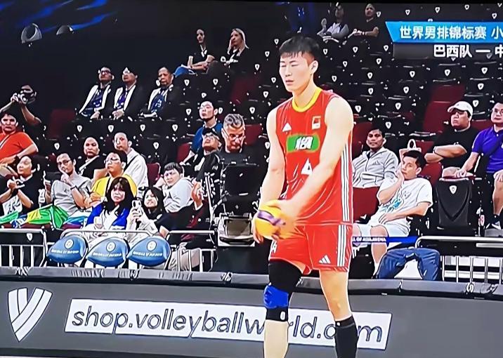 中国男排世锦赛最大发现是李磊和老将刘立宾，最大拖后腿是接应温子华。中国男排以