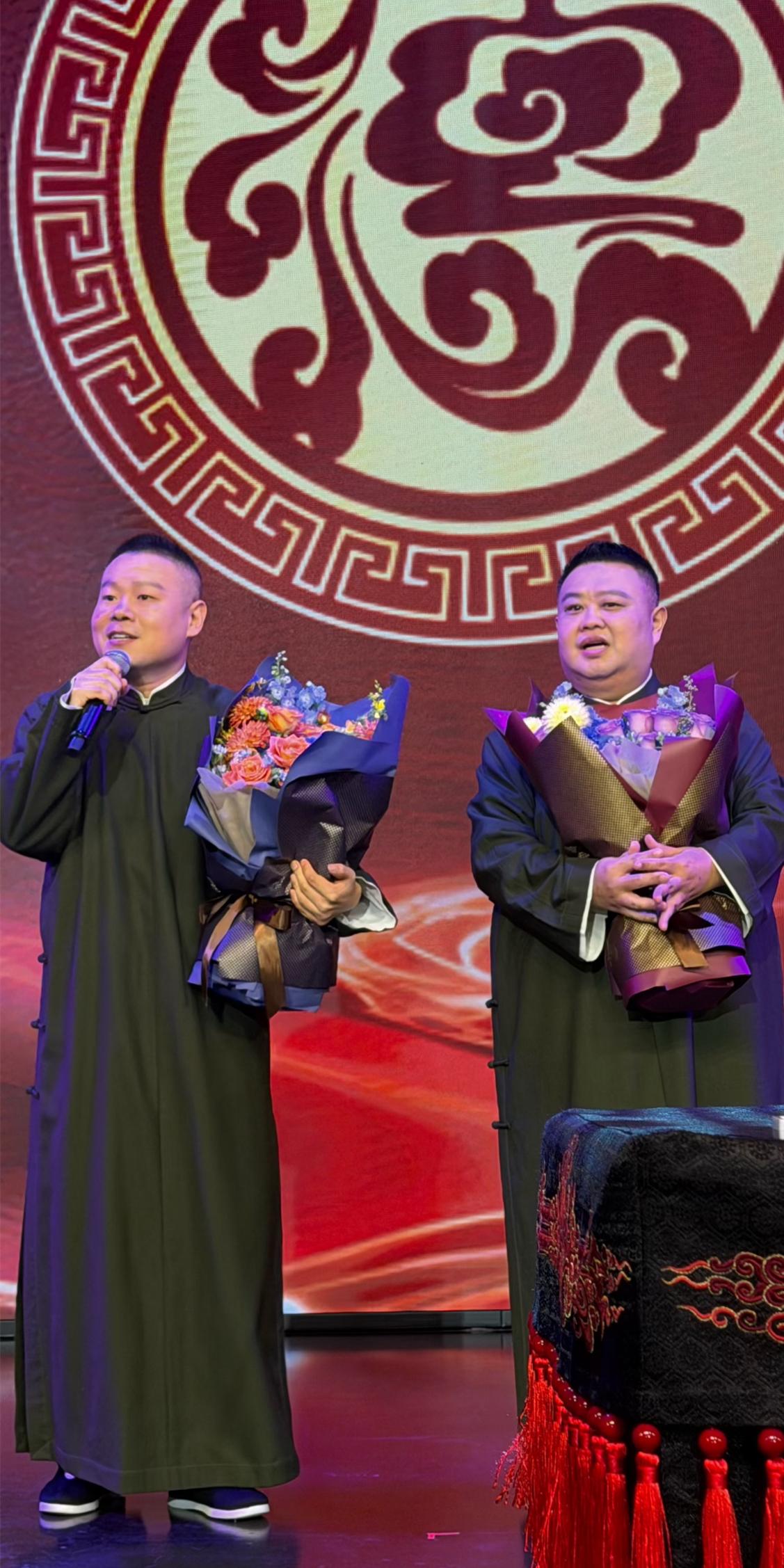 岳云鹏孙越澳门商演走穴，前排大哥被岳云鹏点名调侃，网友：大哥这一晚得输了多少！岳