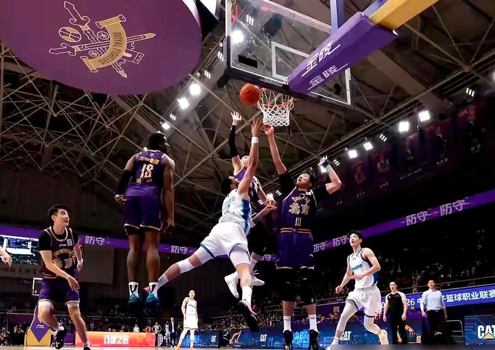 刘维伟赛后发布会直接点名外援，这波操作太刚了！青岛男篮刚输掉齐鲁德比，无缘八