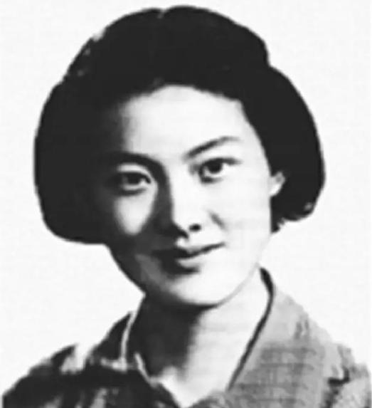 乔冠华作为新中国顶尖外交家，他纵横国际舞台，见识过世间无数风浪，可走到生命尽头，