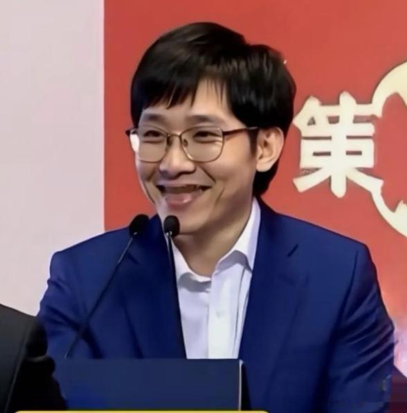 DeepSeek创始人梁文峰再次语出惊人！他说：“我们经常说中国AI和美国有一两