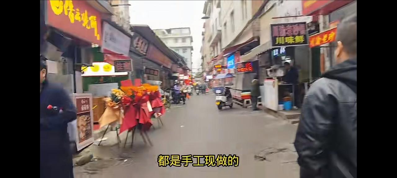 西安的城中村，当你走入其间，不知道为什么，我总觉得里面脏的很，环境特别差。生活垃