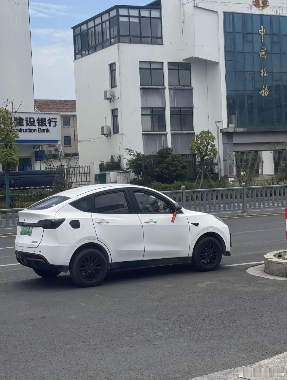 真的不管老头乐吗，这大小都快接近真的ModelY了​​​