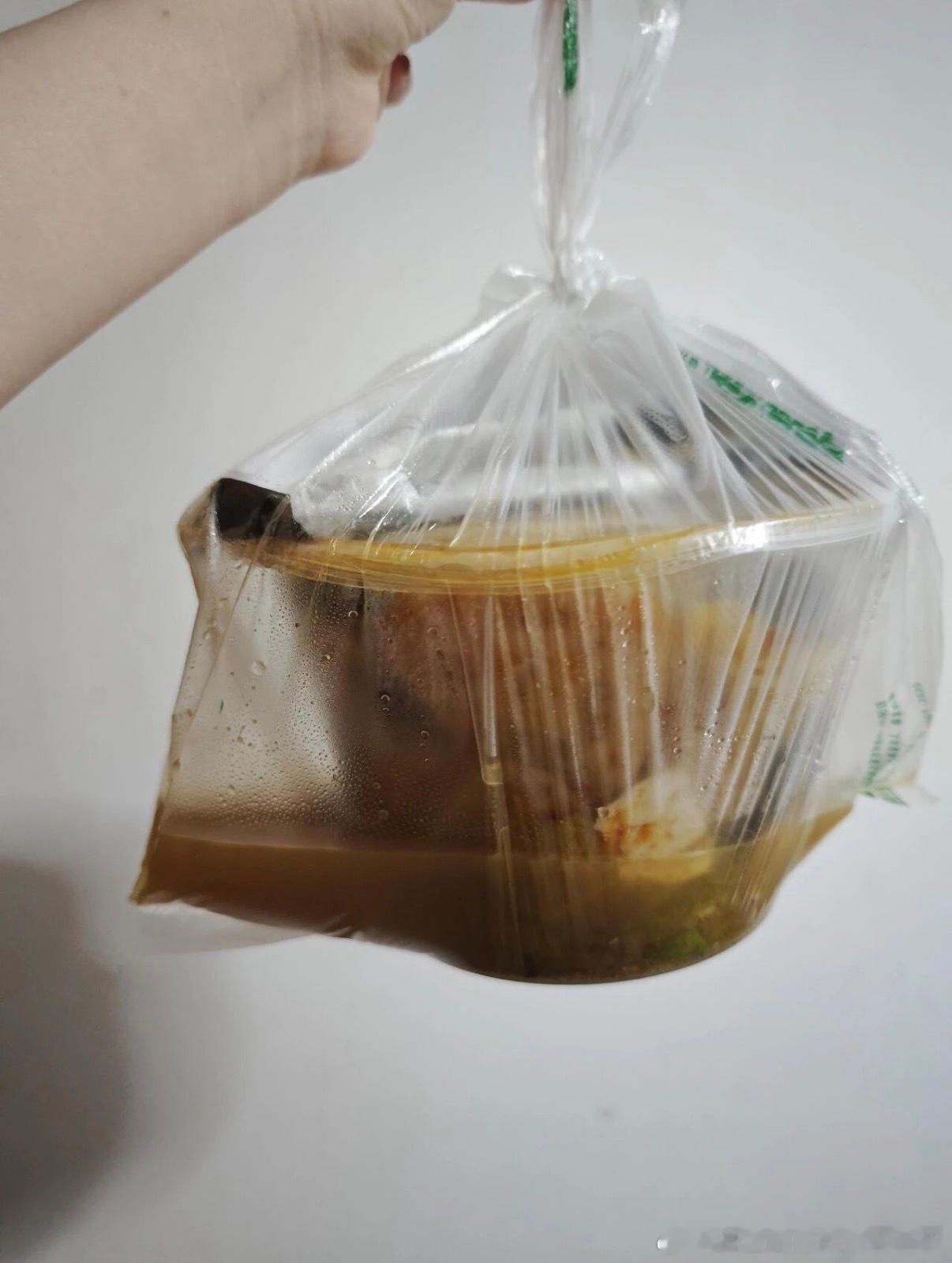 6128低情商：汤洒完了高情商：干拌牛肉面