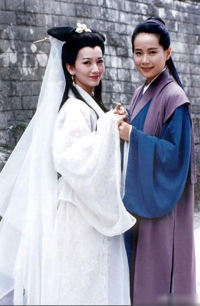 别再传什么许仙白娘子了，他当庭认罪了！8项重罪，虚增5640亿，你手里的烂尾楼就