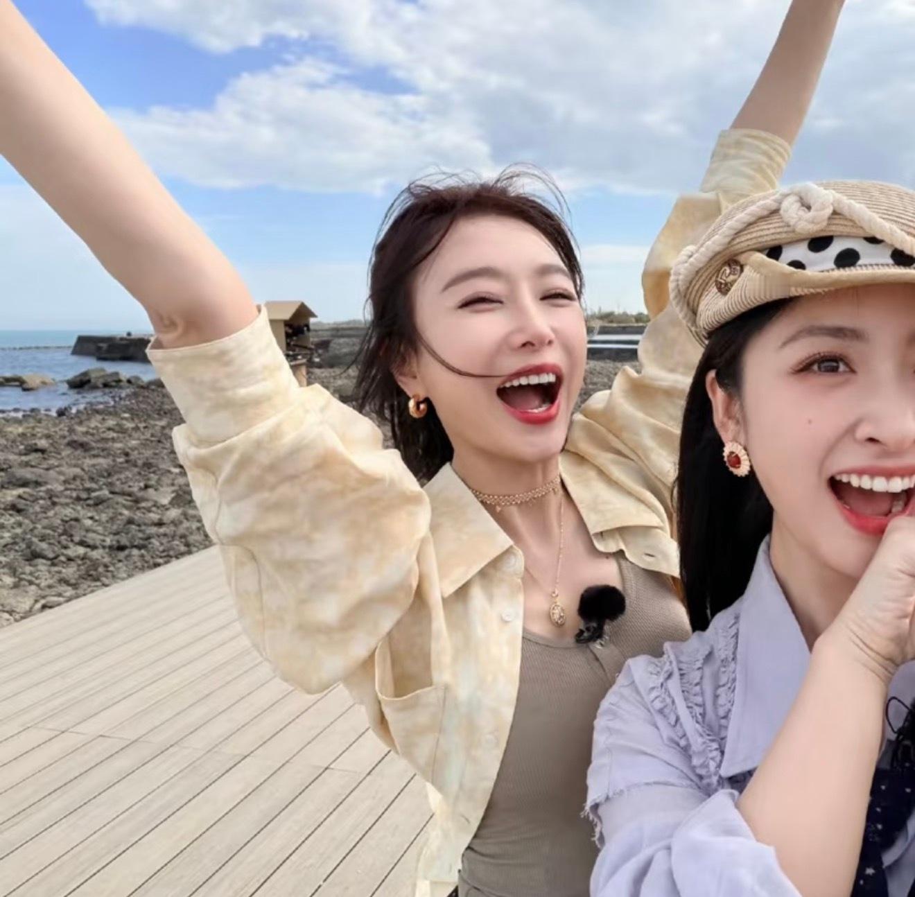 沈月徐志胜你们回头看看秦岚吧要不说还得是秦岚，好聪明，就这么水灵灵的蹲在两队中