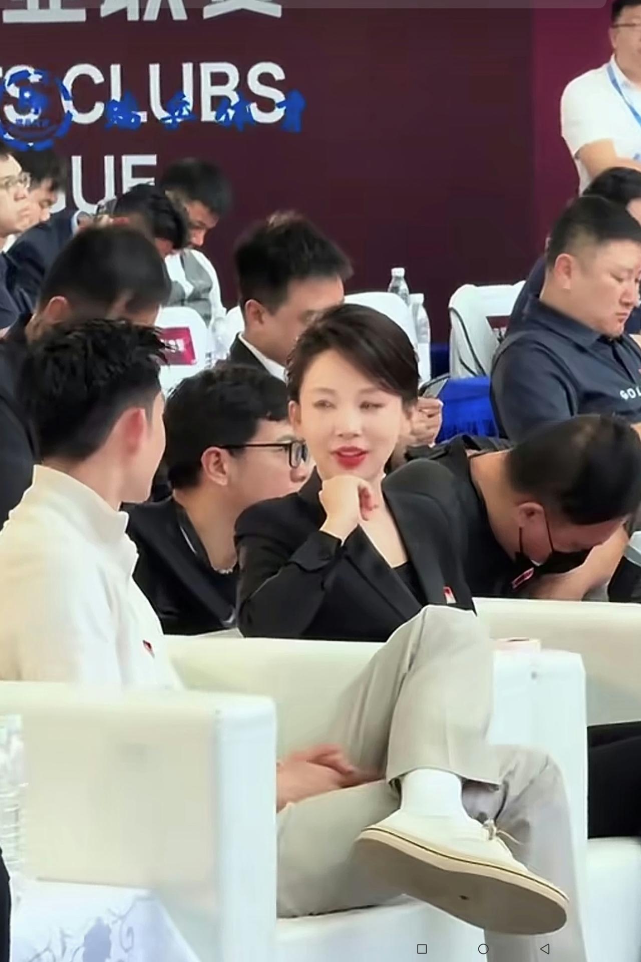 同是台球世界冠军，坐姿却是各不相同。你怎么看这个小细节！