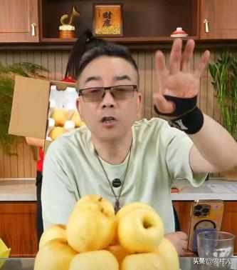 杨议在直播中扬言，德云社三年必解散，郭德纲再有两年停唱。杨议真是太坏了，能不能盼