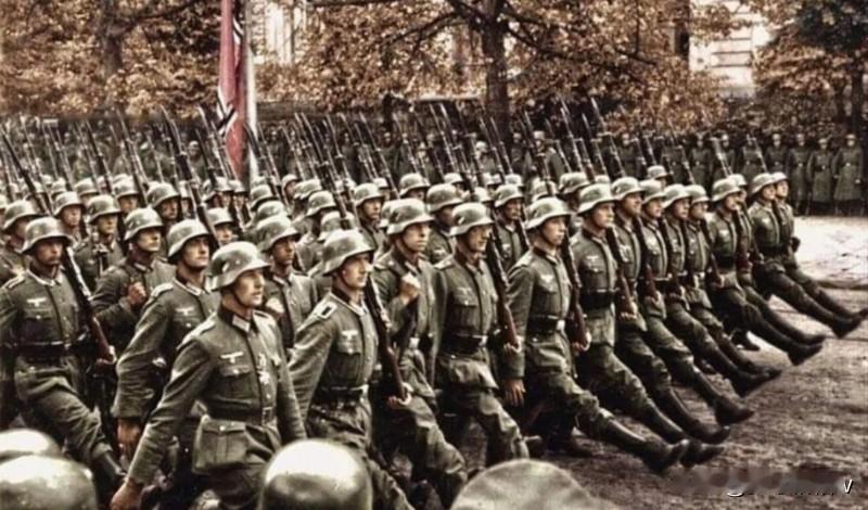 在德三军队当中，其序号13摩托化步兵师（步兵师）开始是作为步兵师组建都，后来随着