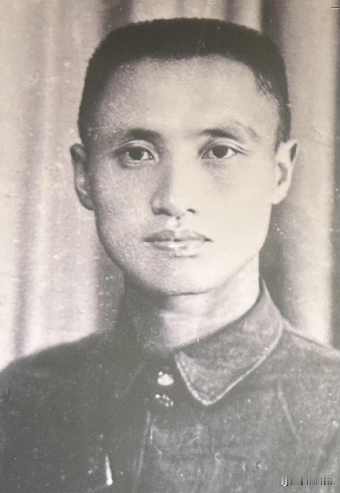 柳志杰（1902—1934），字展筹，化名之叶，安徽潜山人。1927年春考入黄埔