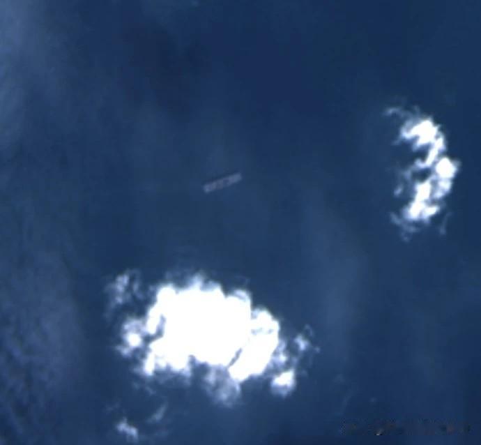 我仿佛听见了076的骂骂咧咧的边走边踹鱼...这要搁二十年前，别说是四万吨平