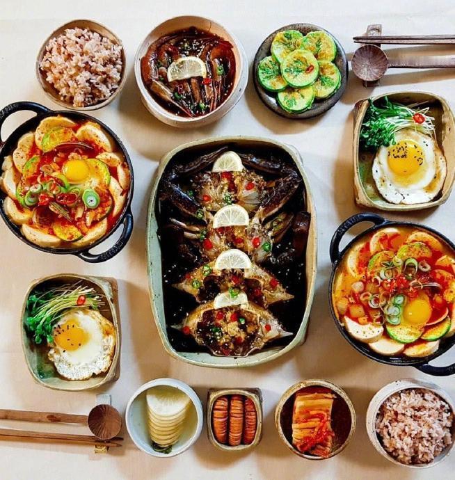 说到一日三餐，大家习惯了“早餐要吃好，午餐要吃饱，晚餐要吃少”，这话听起来挺顺耳